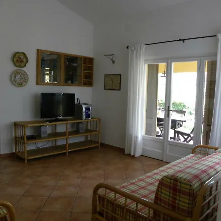 Semesterbostad Capo Perla 5 *
